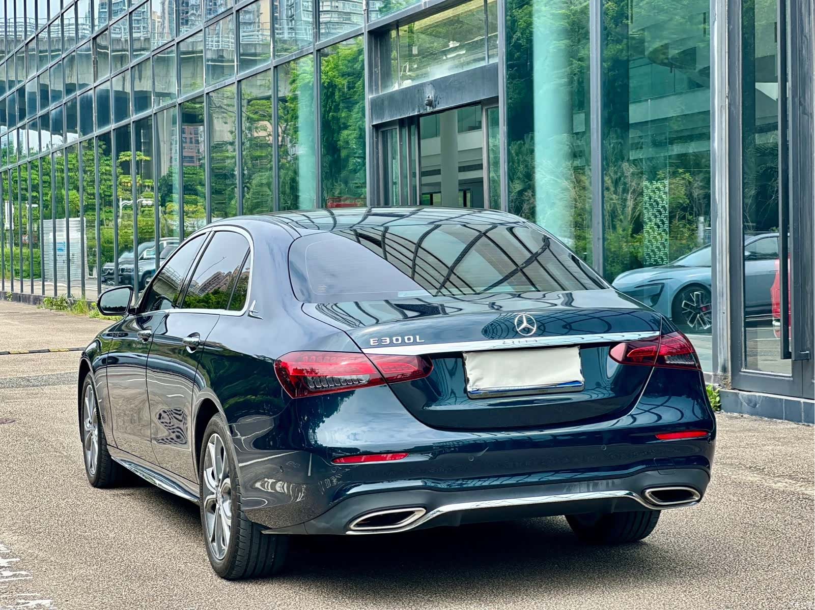 Mercedes-Benz E-Class, 2023 10