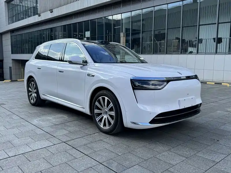 AITO Ask the world M8