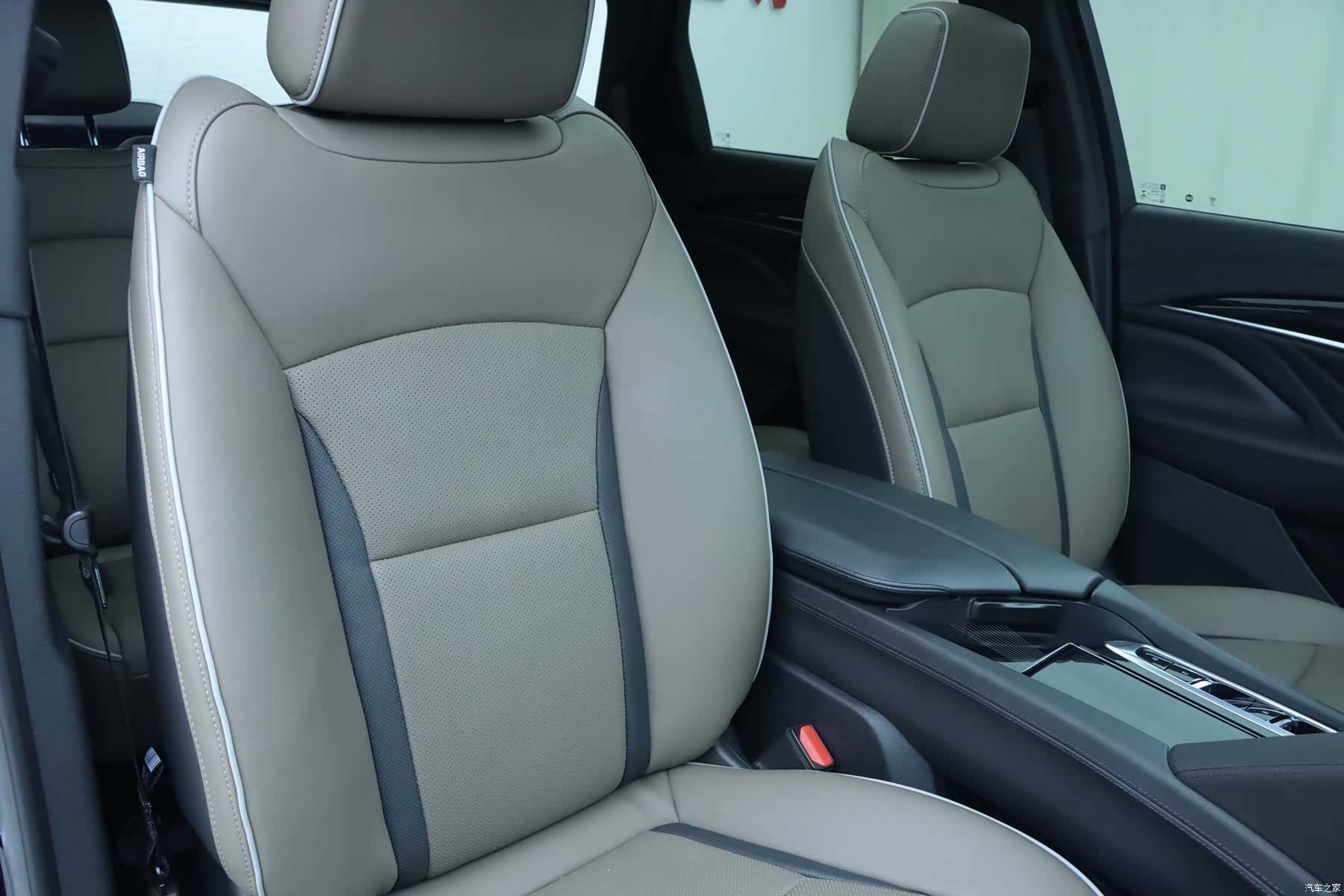 Buick Enclave, 2023 10