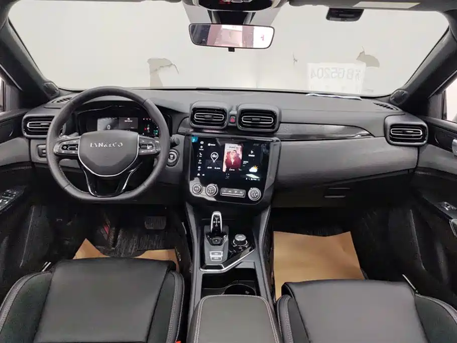 Lynk & Co 03