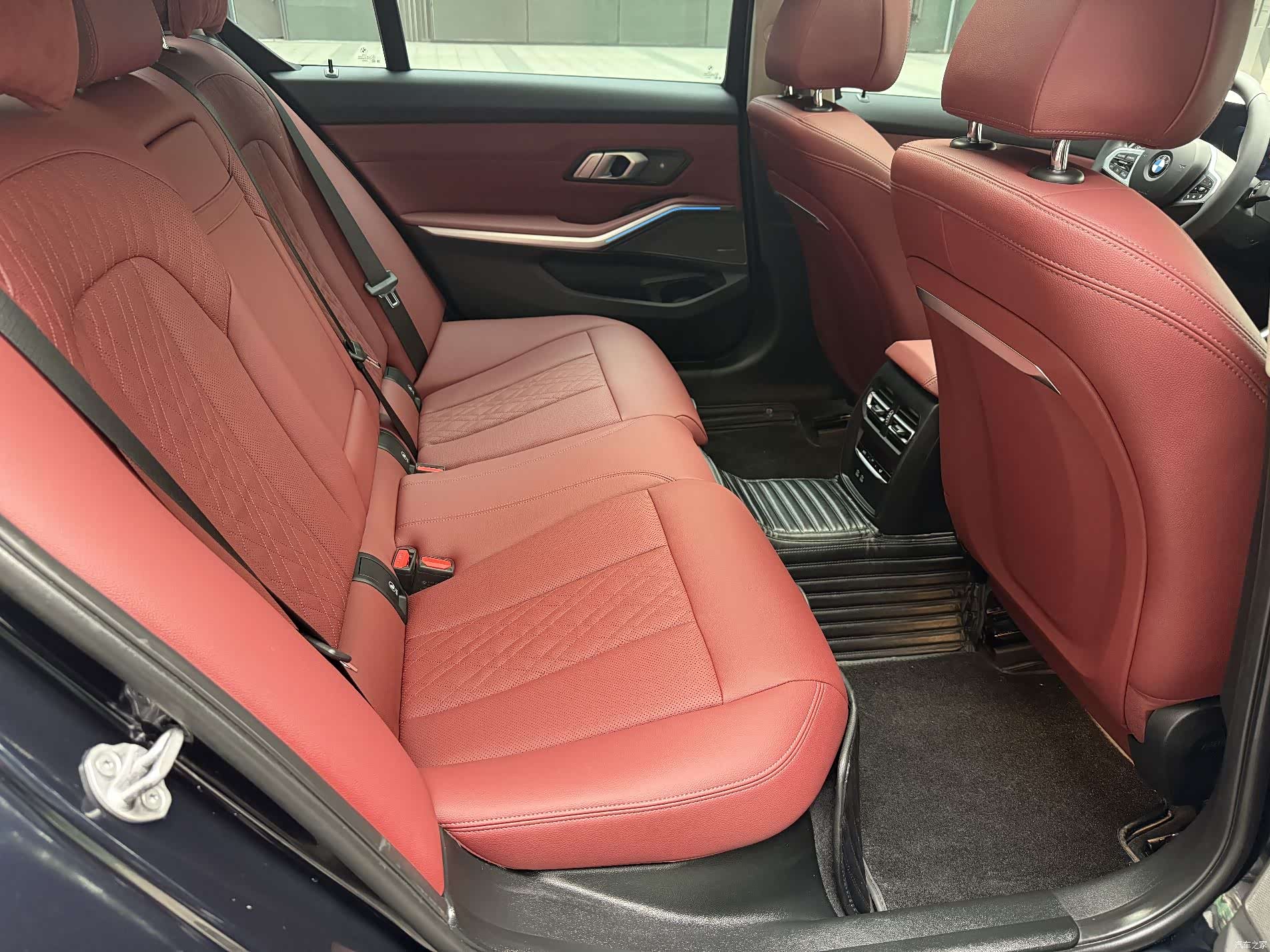 BMW 3 Series, 2024 23