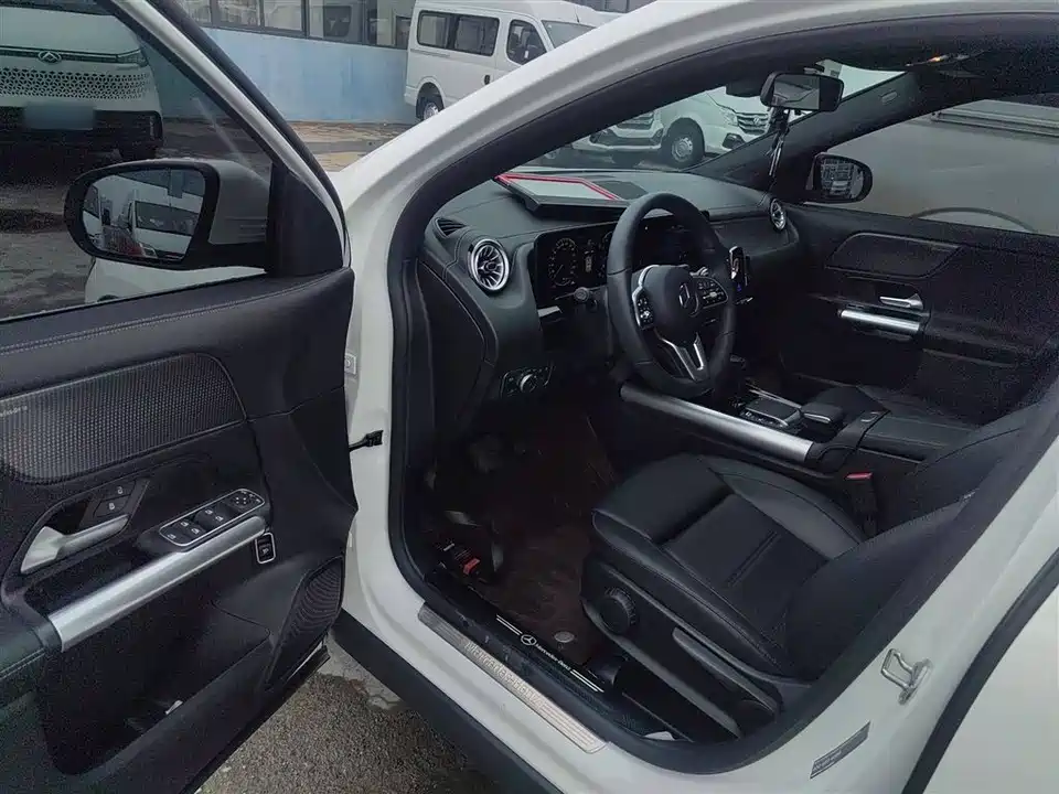 Mercedes-Benz GLA Mercedes-Benz GLA