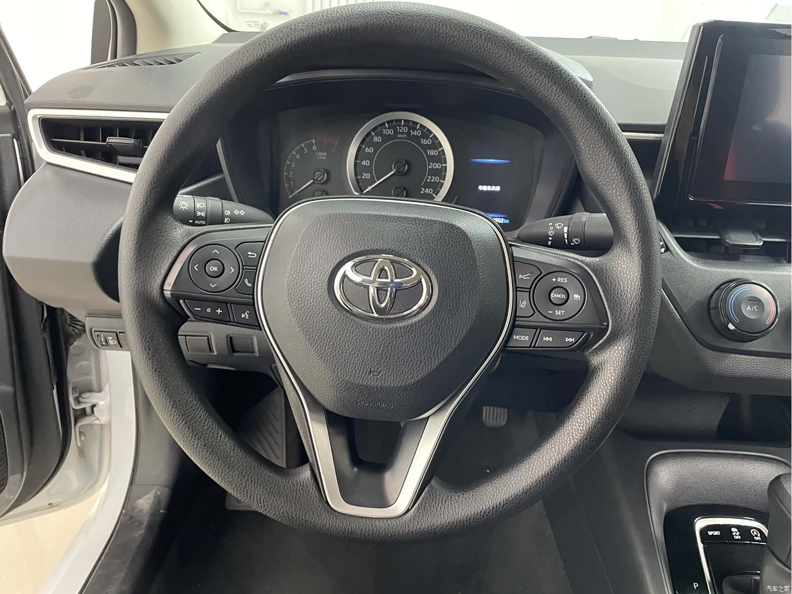 Toyota Corolla, 2023 11