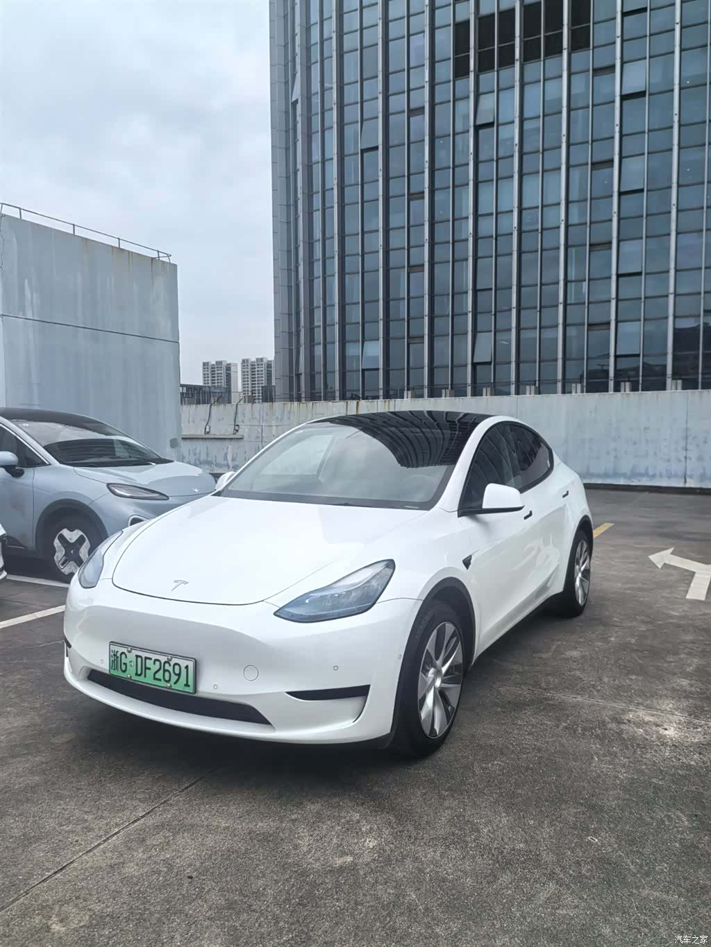 Tesla Model Y, 2023 1