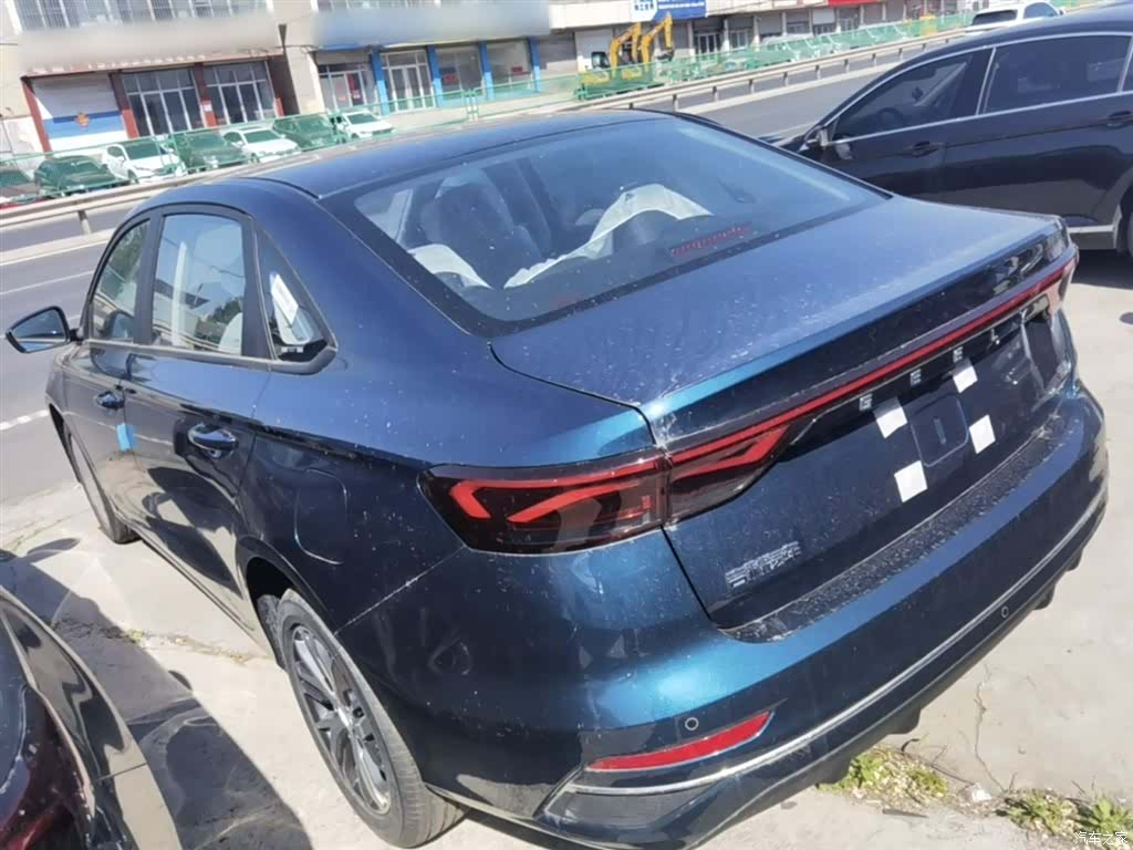 Geely Emgrand, 2026 все фото