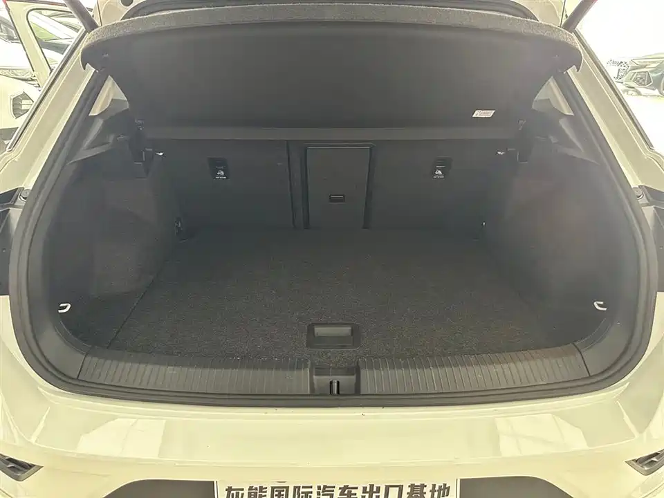 Volkswagen T-ROC exploring Songs