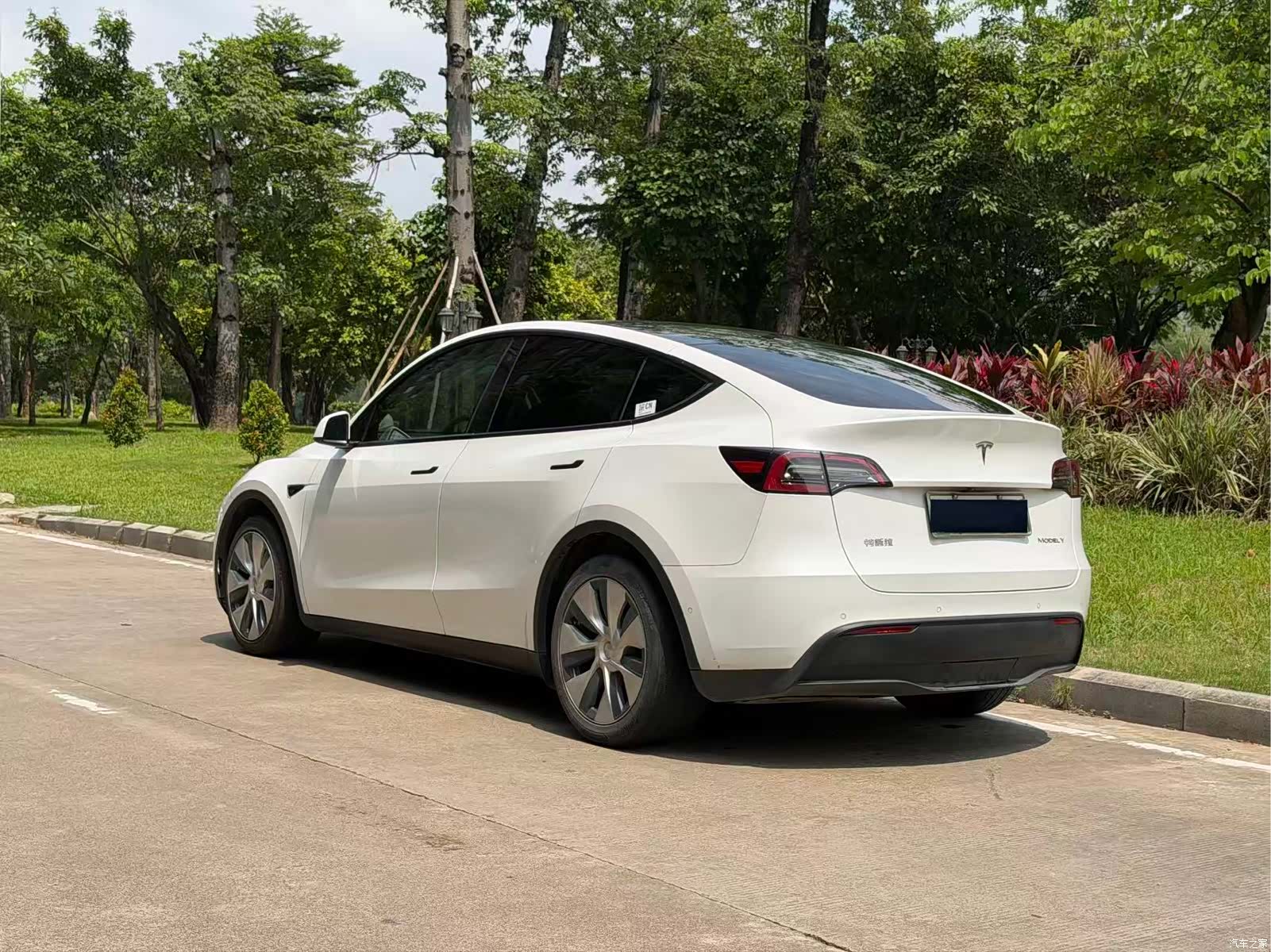 Tesla Model Y, 2021 все фото