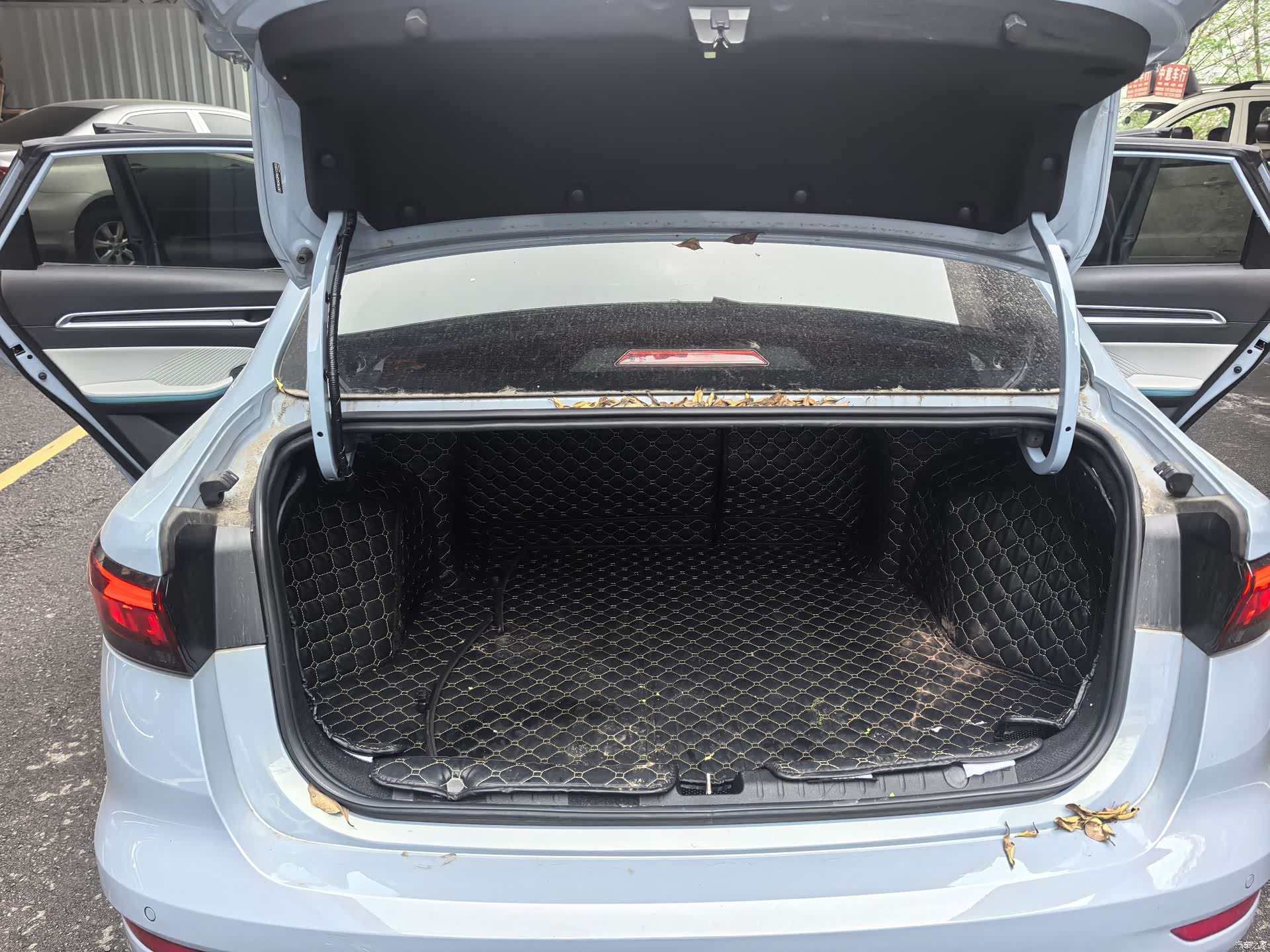 Geely Emgrand, 2023 13