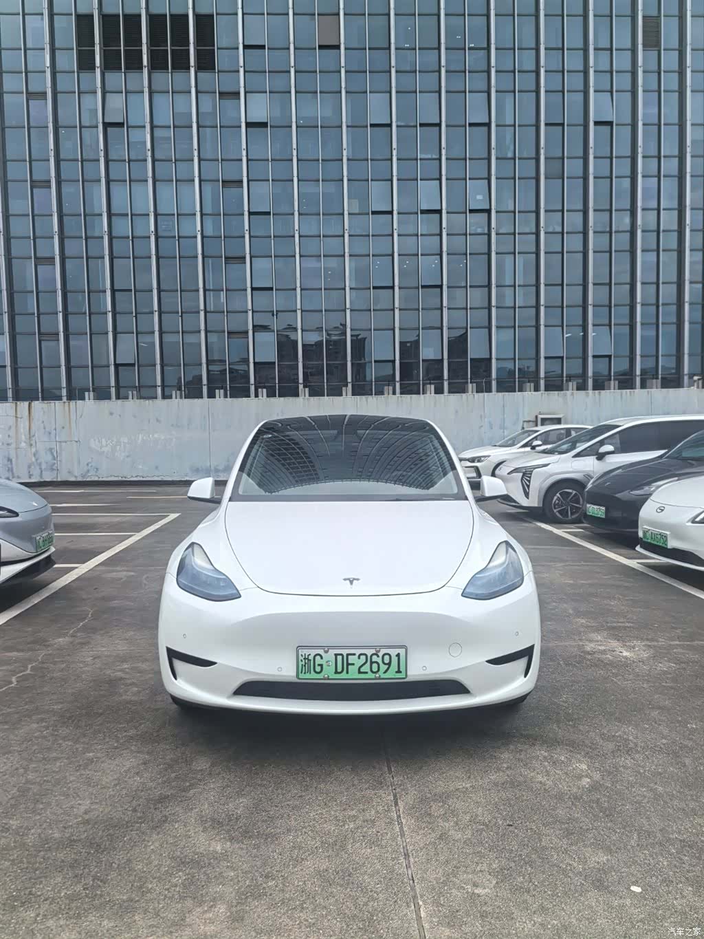 Tesla Model Y, 2023 2