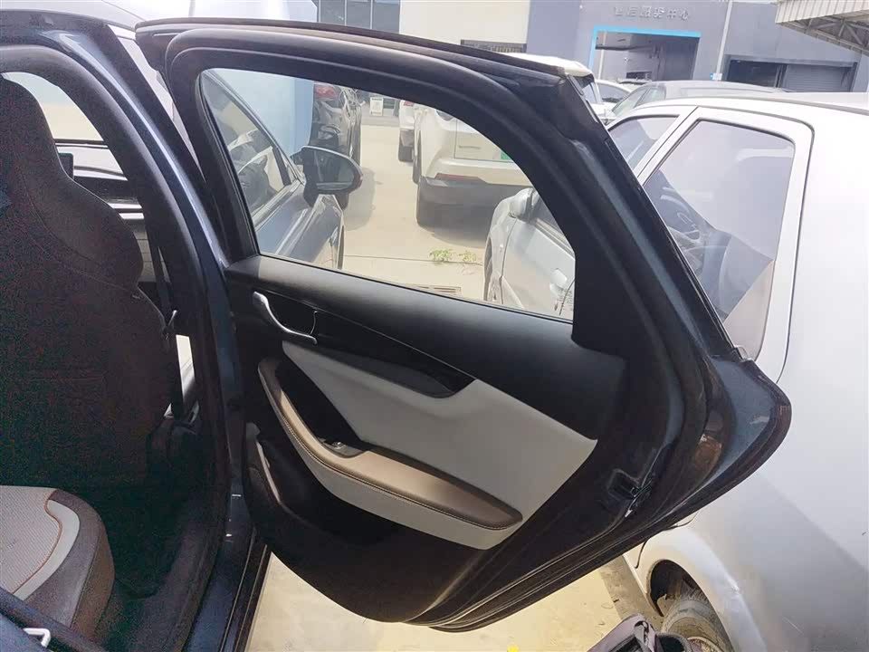BYD Qin Yuan BYD Qin Yuan