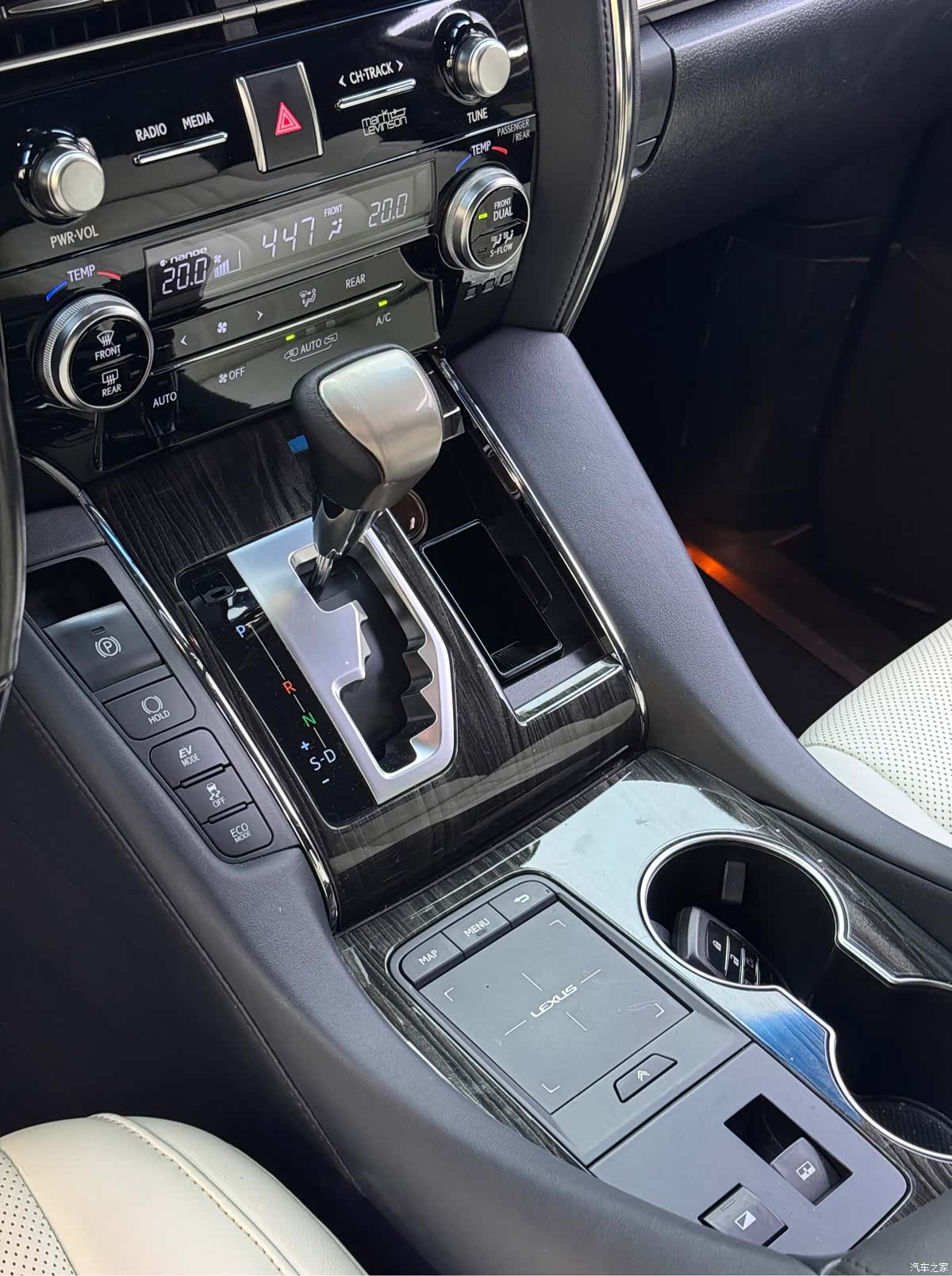 Lexus LM, 2021 9