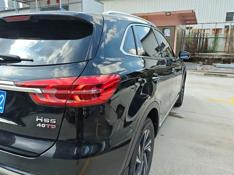 Hongqi HS5
