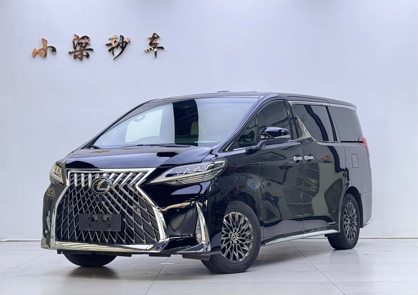 Lexus LM