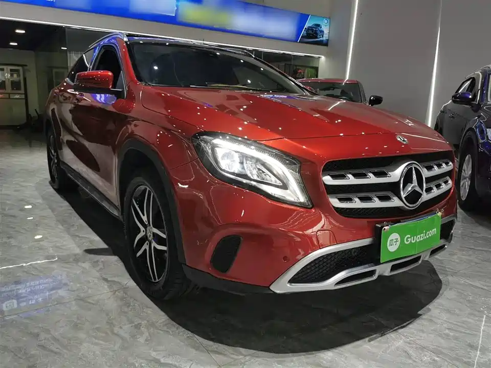 Mercedes-Benz GLA Mercedes-Benz GLA
