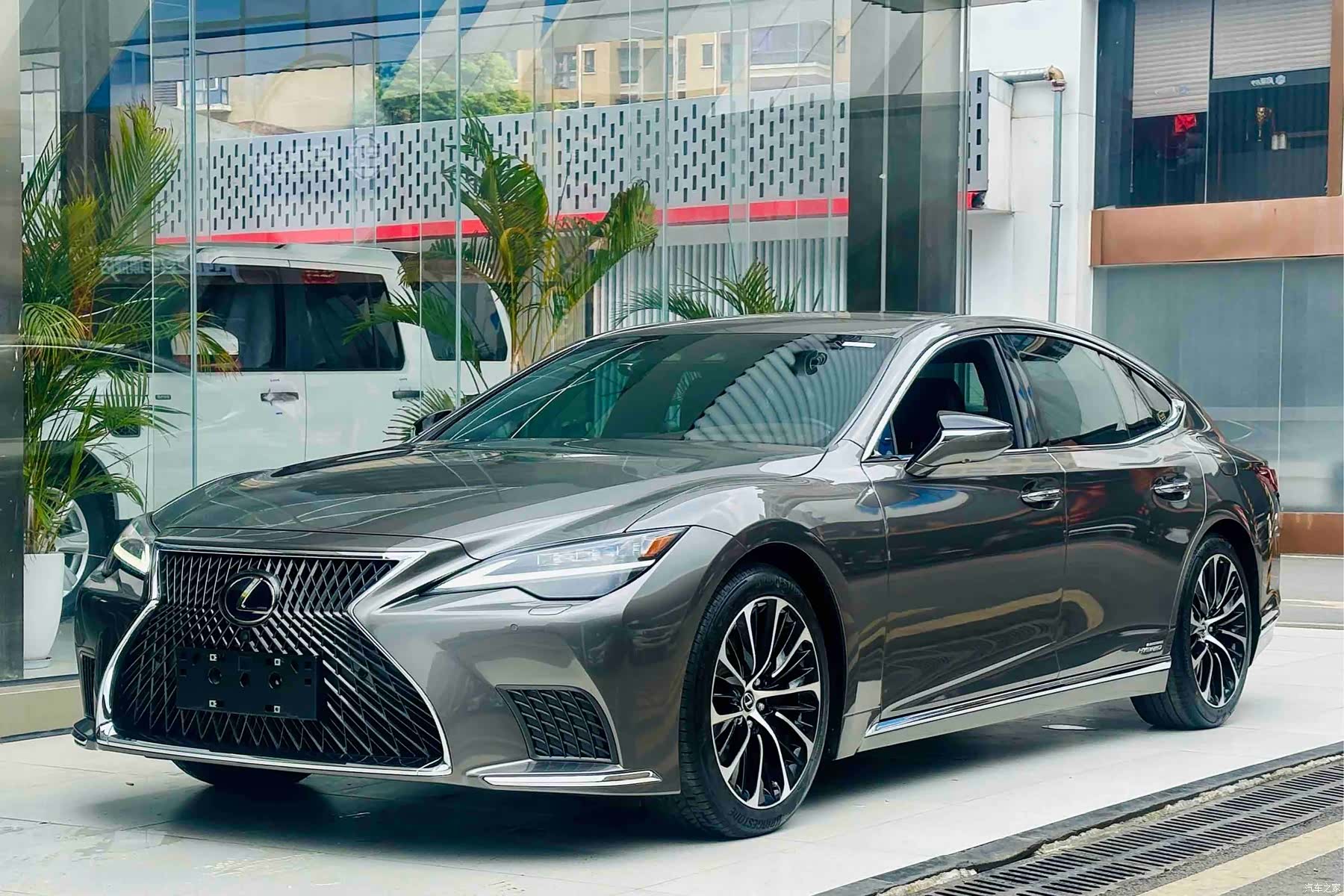 Lexus LS, 2021 2