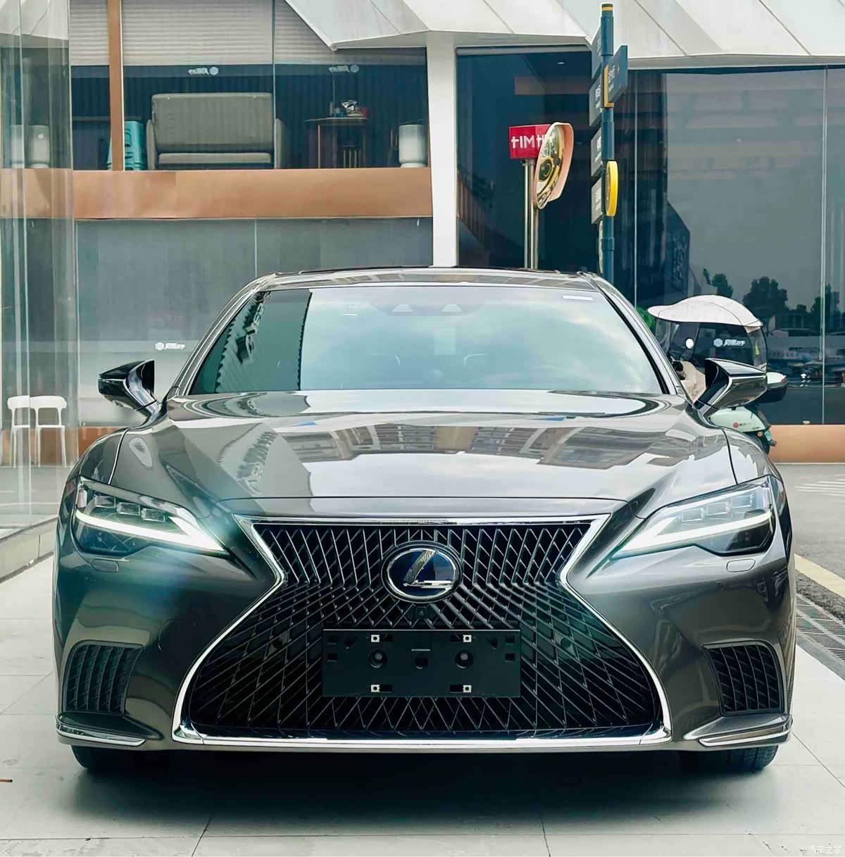 Lexus LS, 2021 3