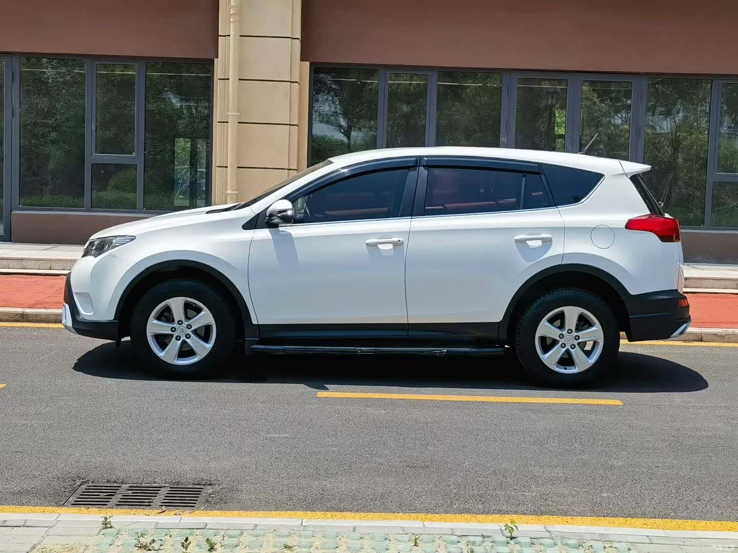 Toyota RAV4, 2014 4
