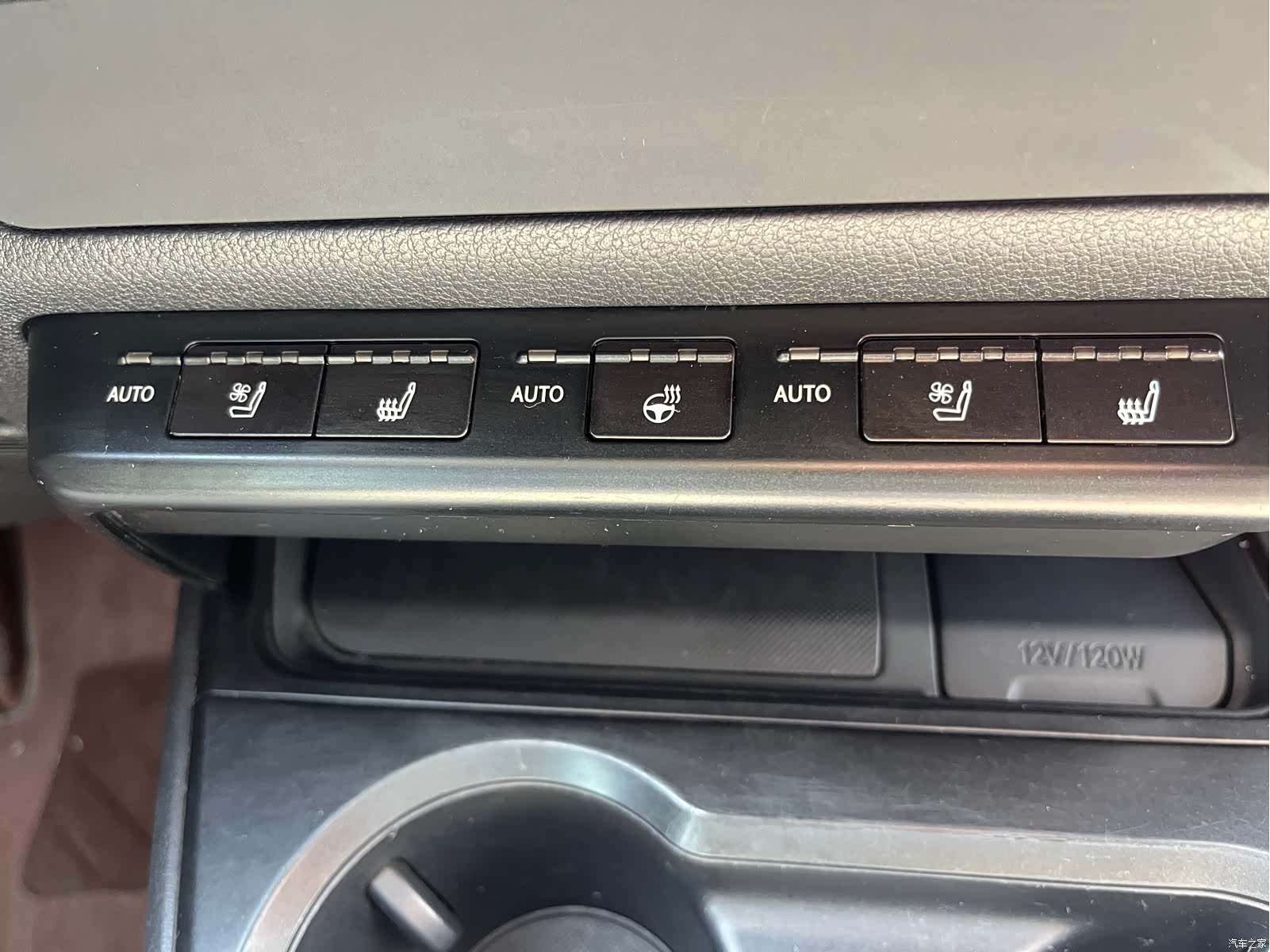 Lexus UX, 2020 53