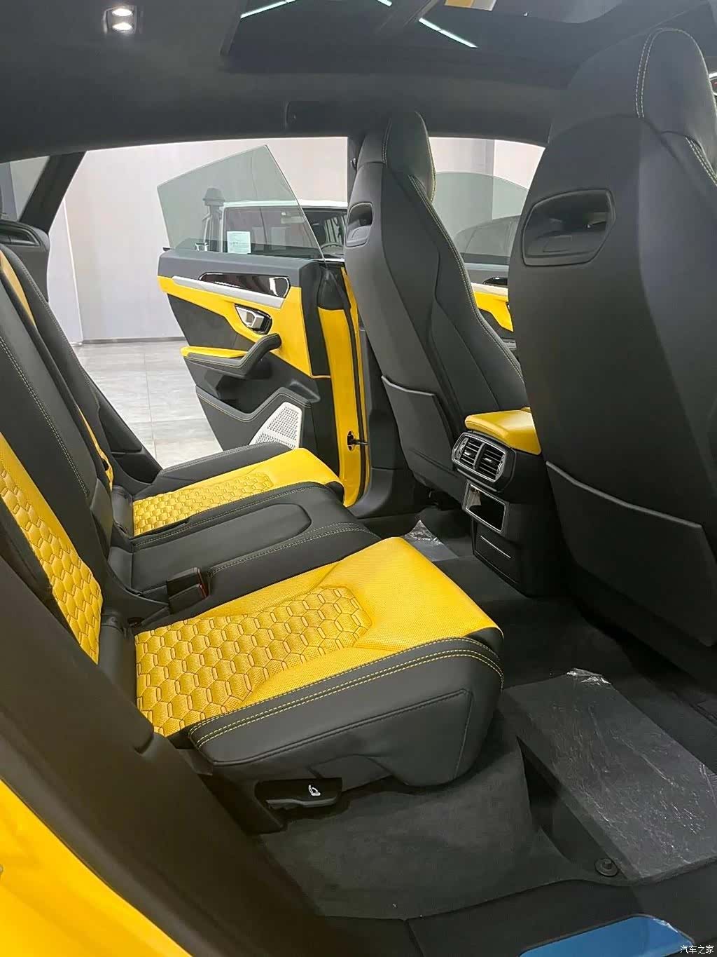 Lamborghini Urus, 2019 11