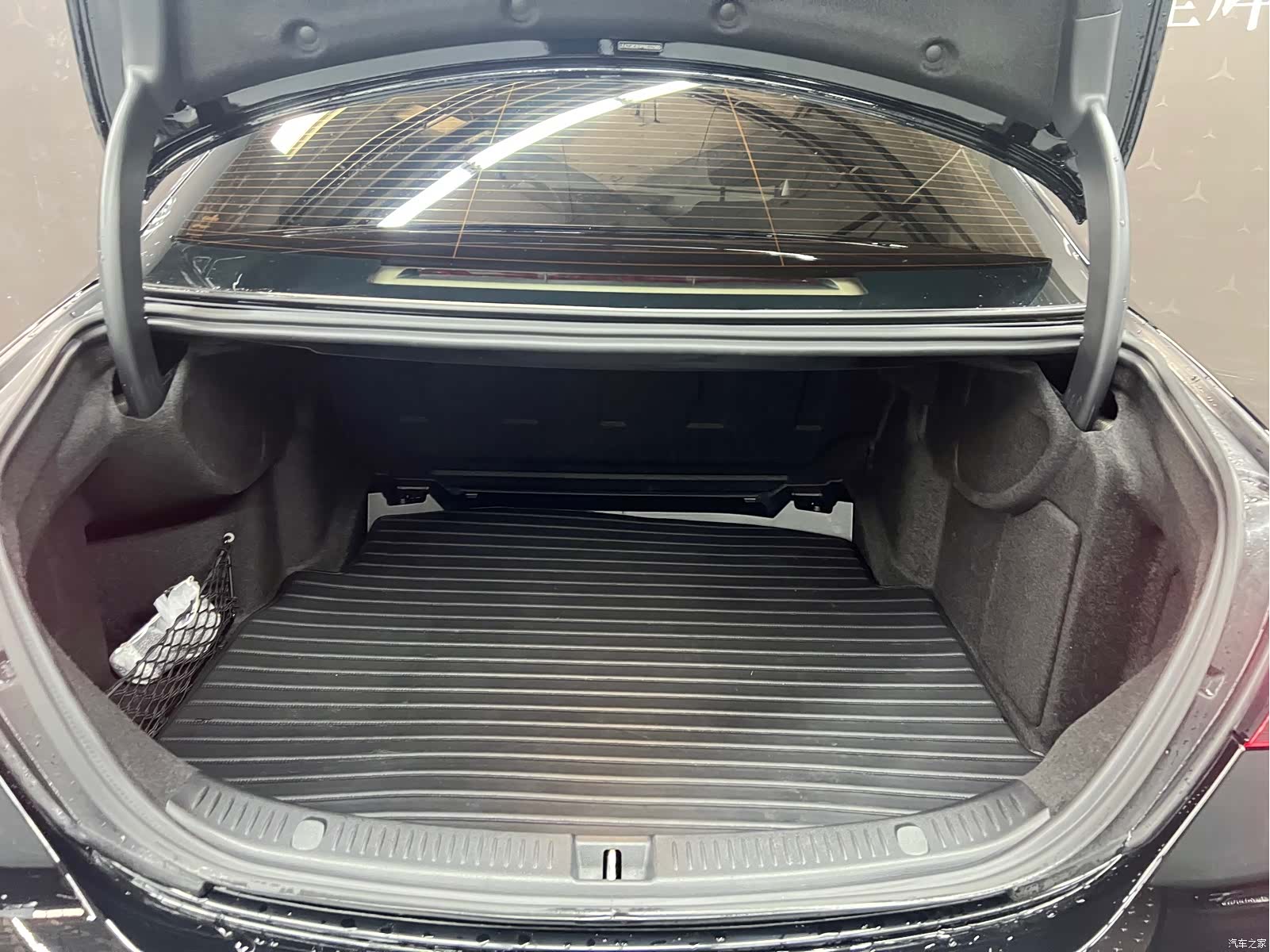 Mercedes-Benz E-Class, 2023 13