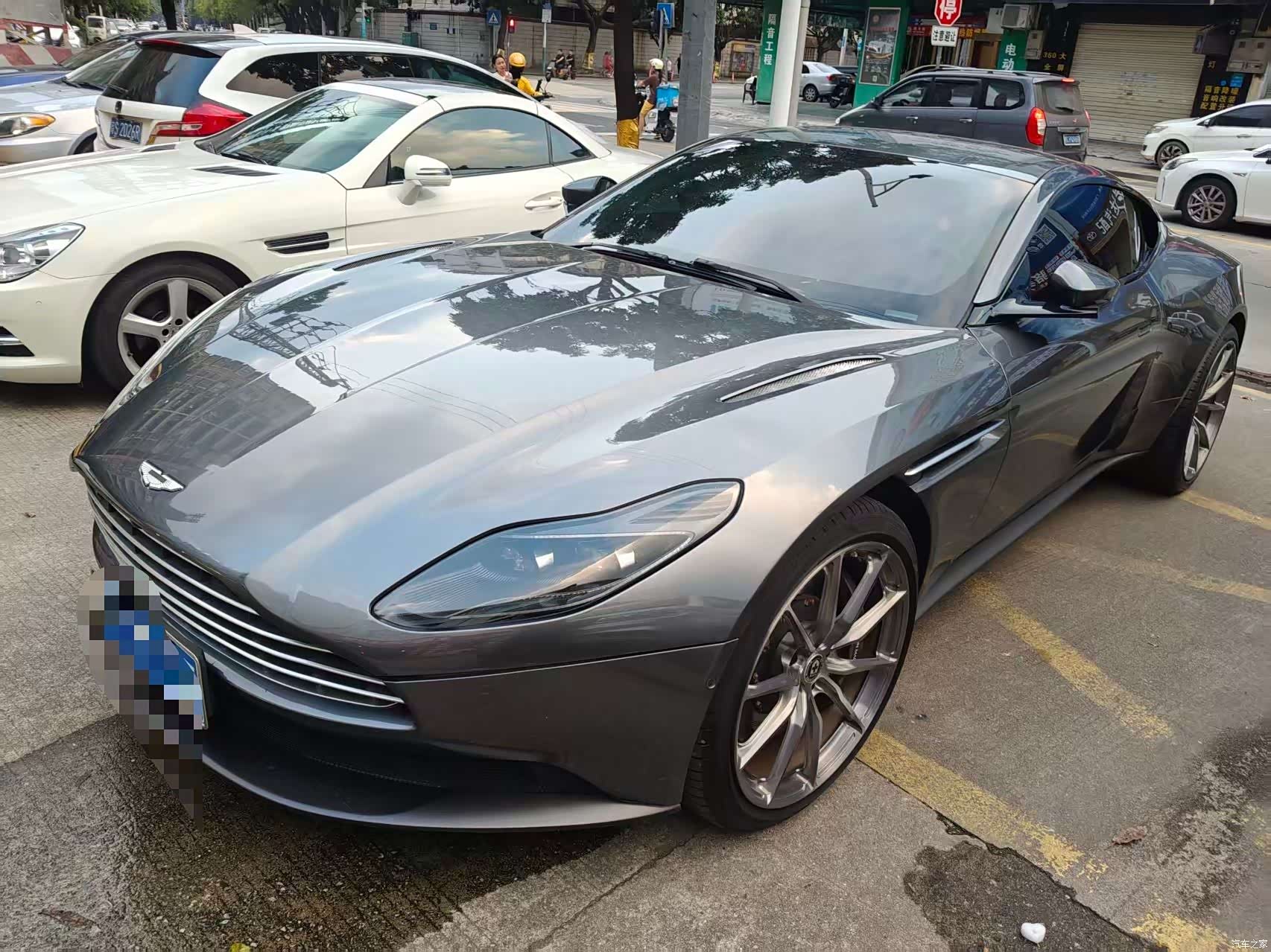 Aston Martin DB11