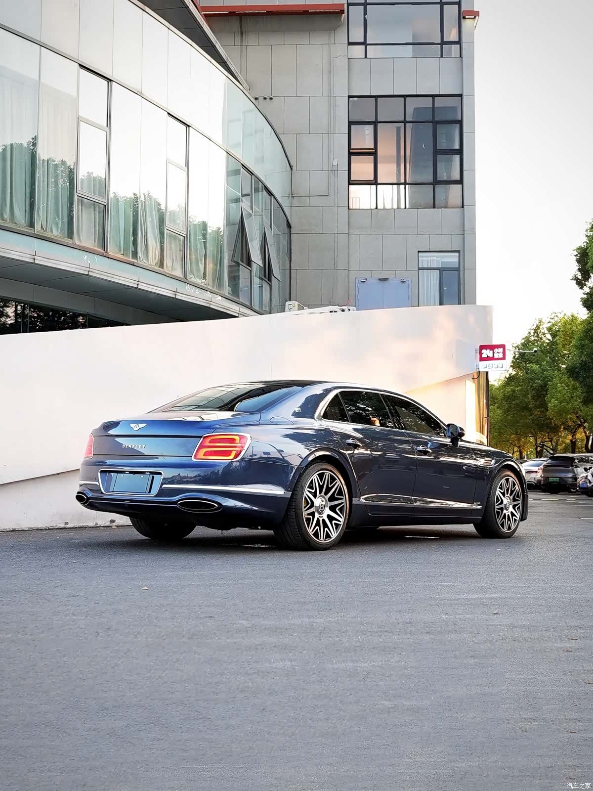 Bentley Flying Spur, 2020 7