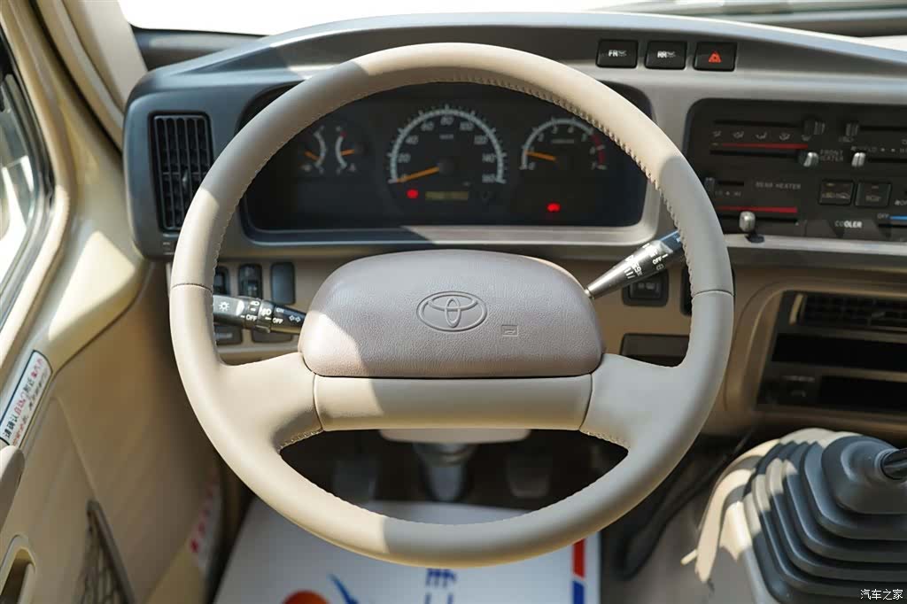 Toyota Coaster, 2016 16