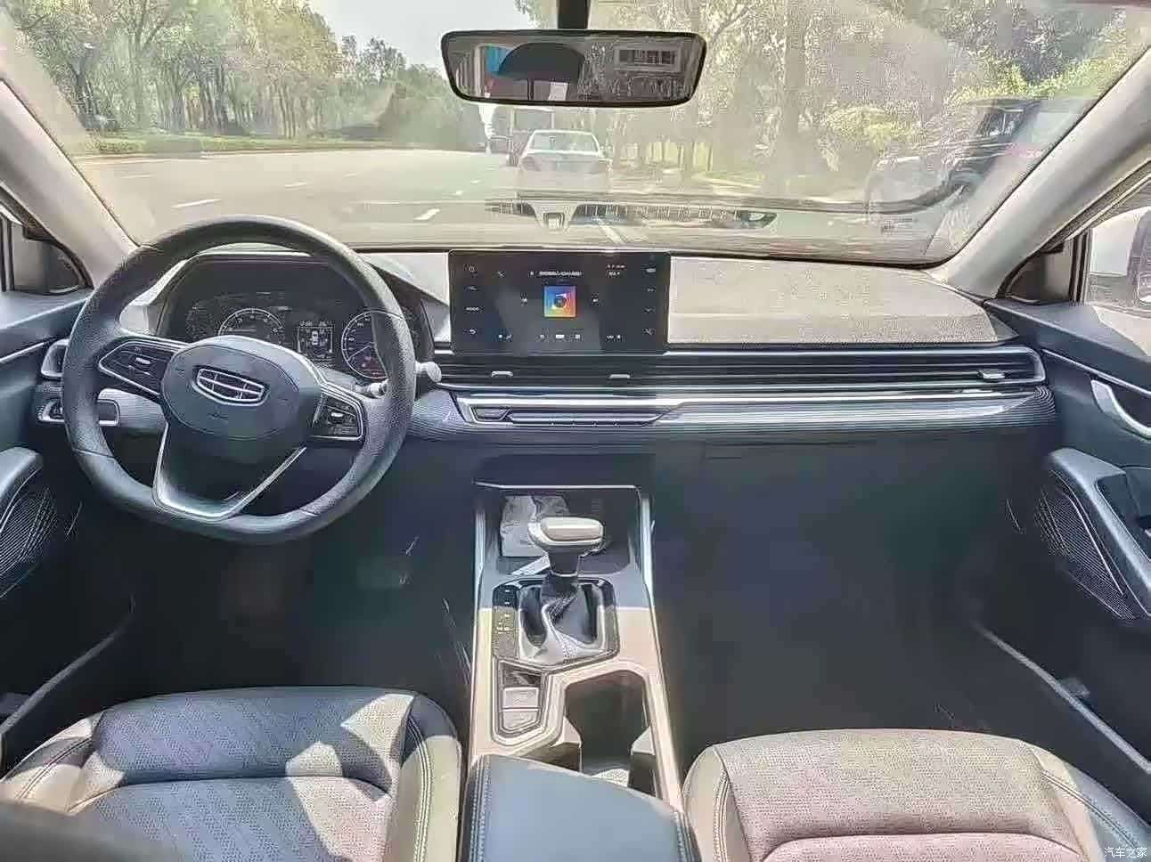 Geely Emgrand, 2023 все фото
