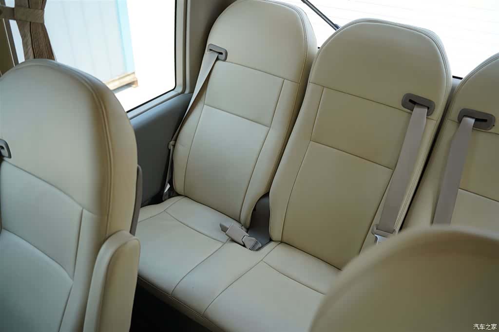 Toyota Coaster, 2016 27