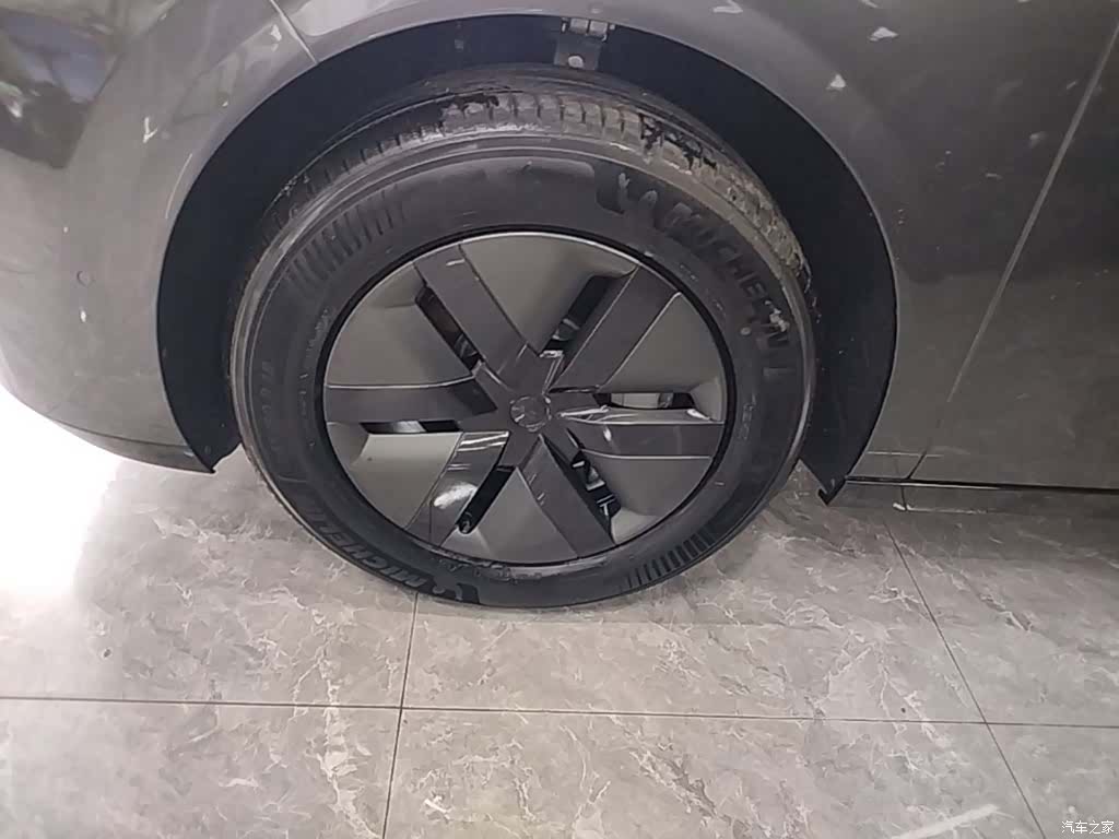 Li Auto MEGA, 2025 23