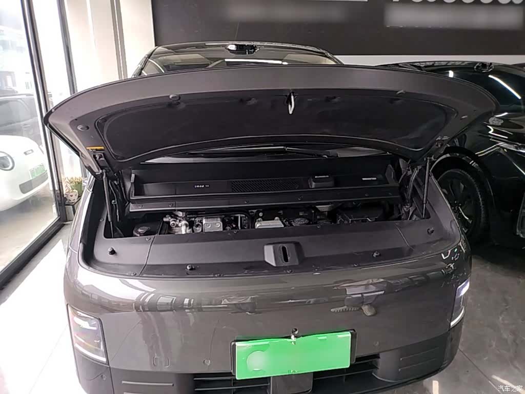 Li Auto MEGA, 2025 20