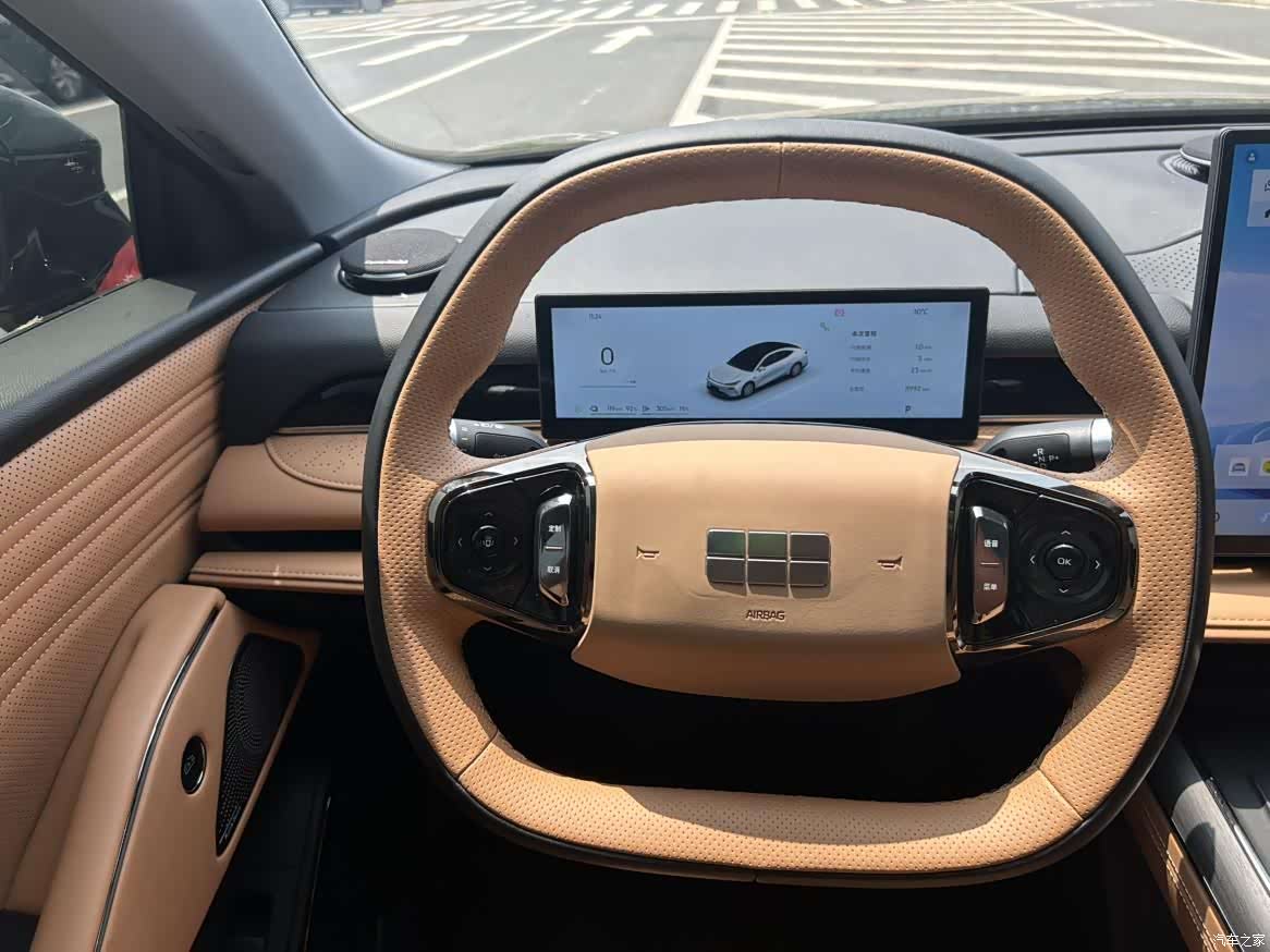 Geely 8, 2025 7