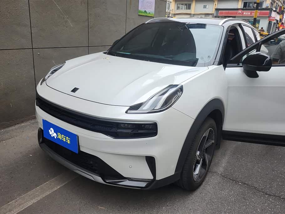 Lynk & Co 06