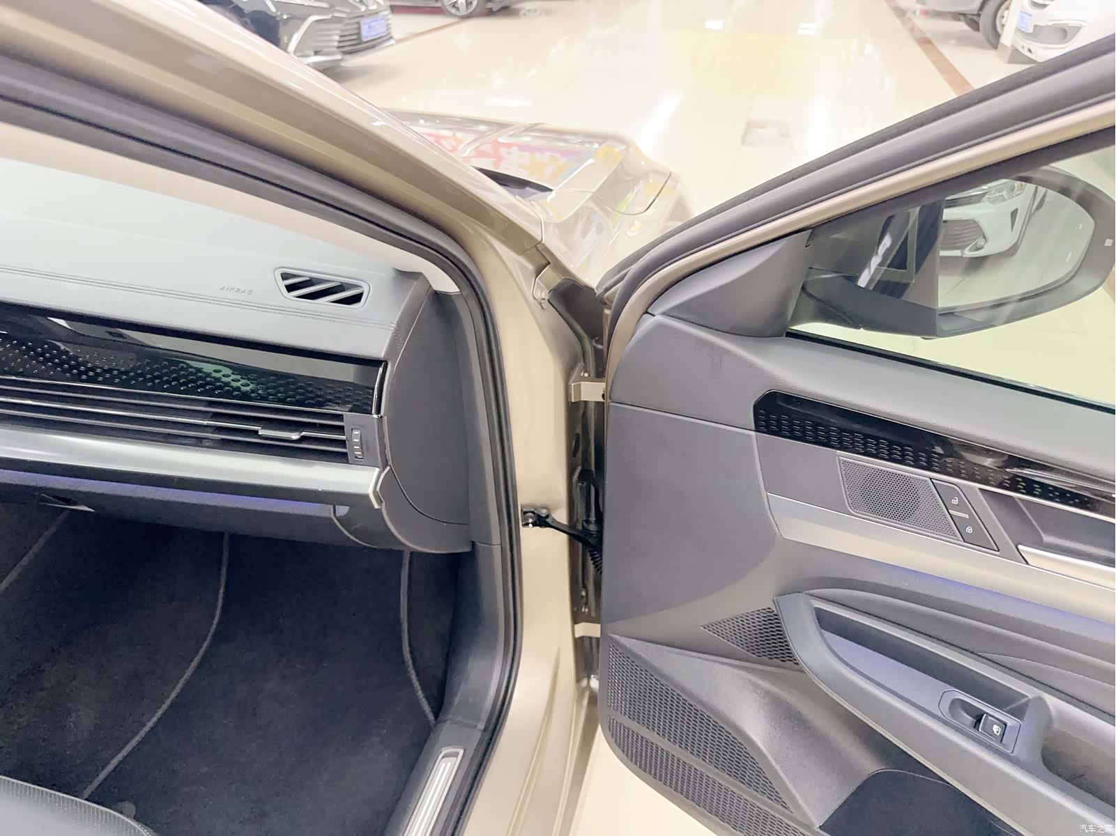 Volkswagen Passat, 2022 14