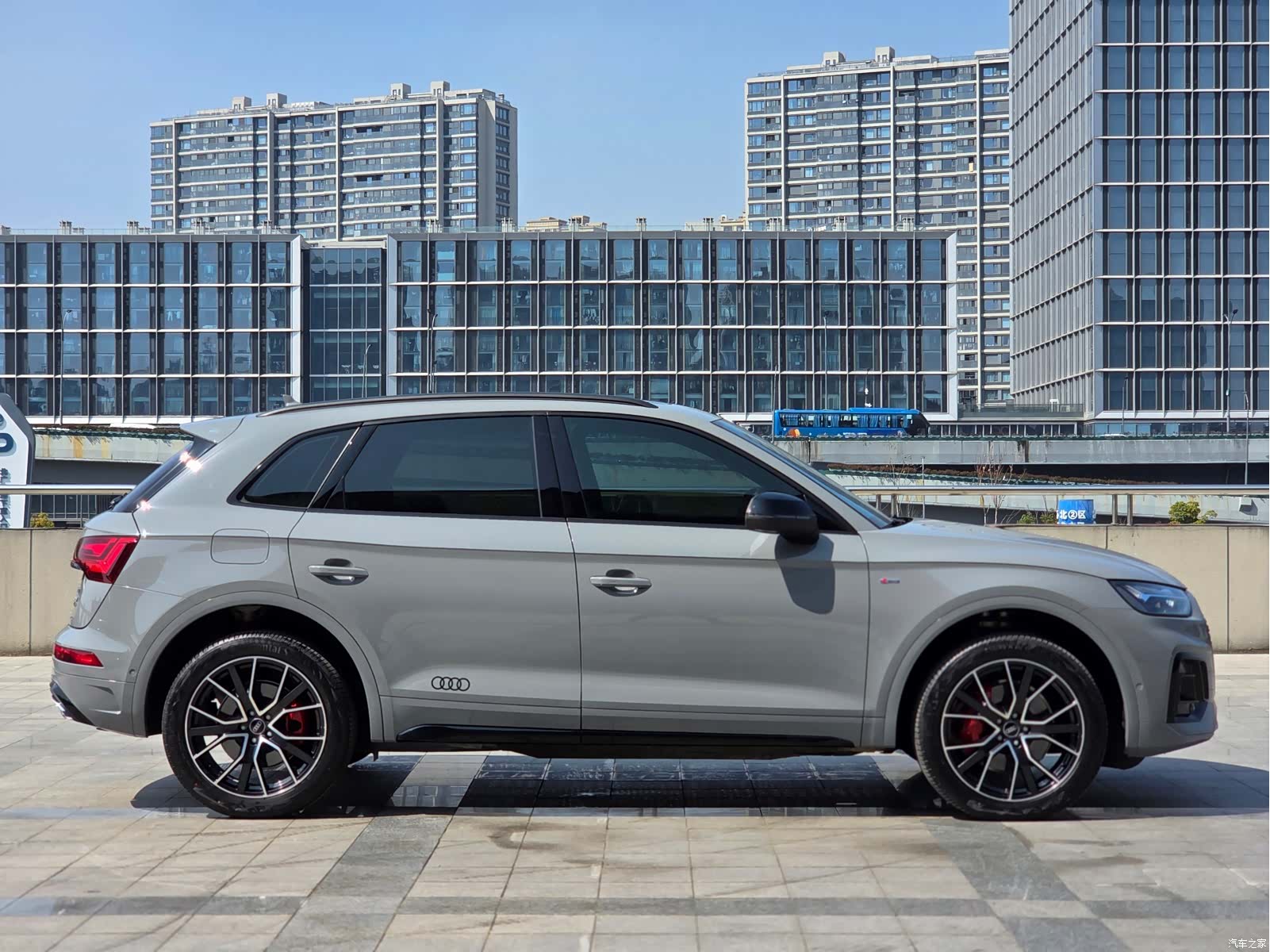 Audi Q5L, 2025 4
