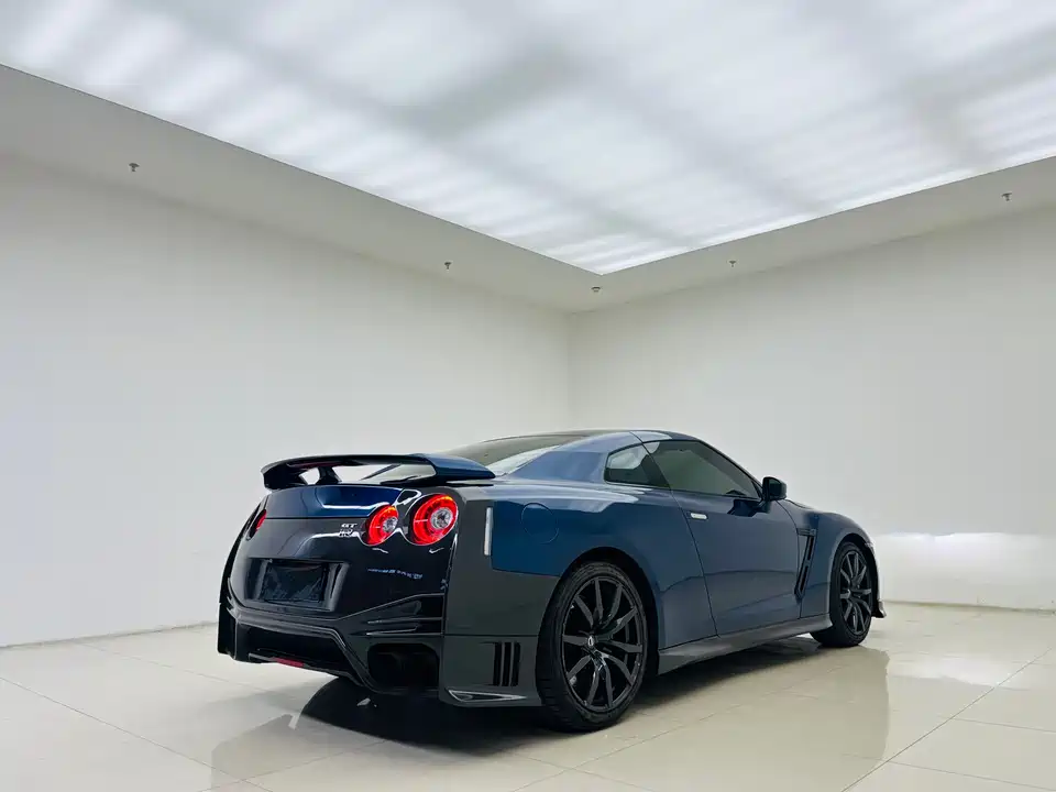 Nissan GT-R