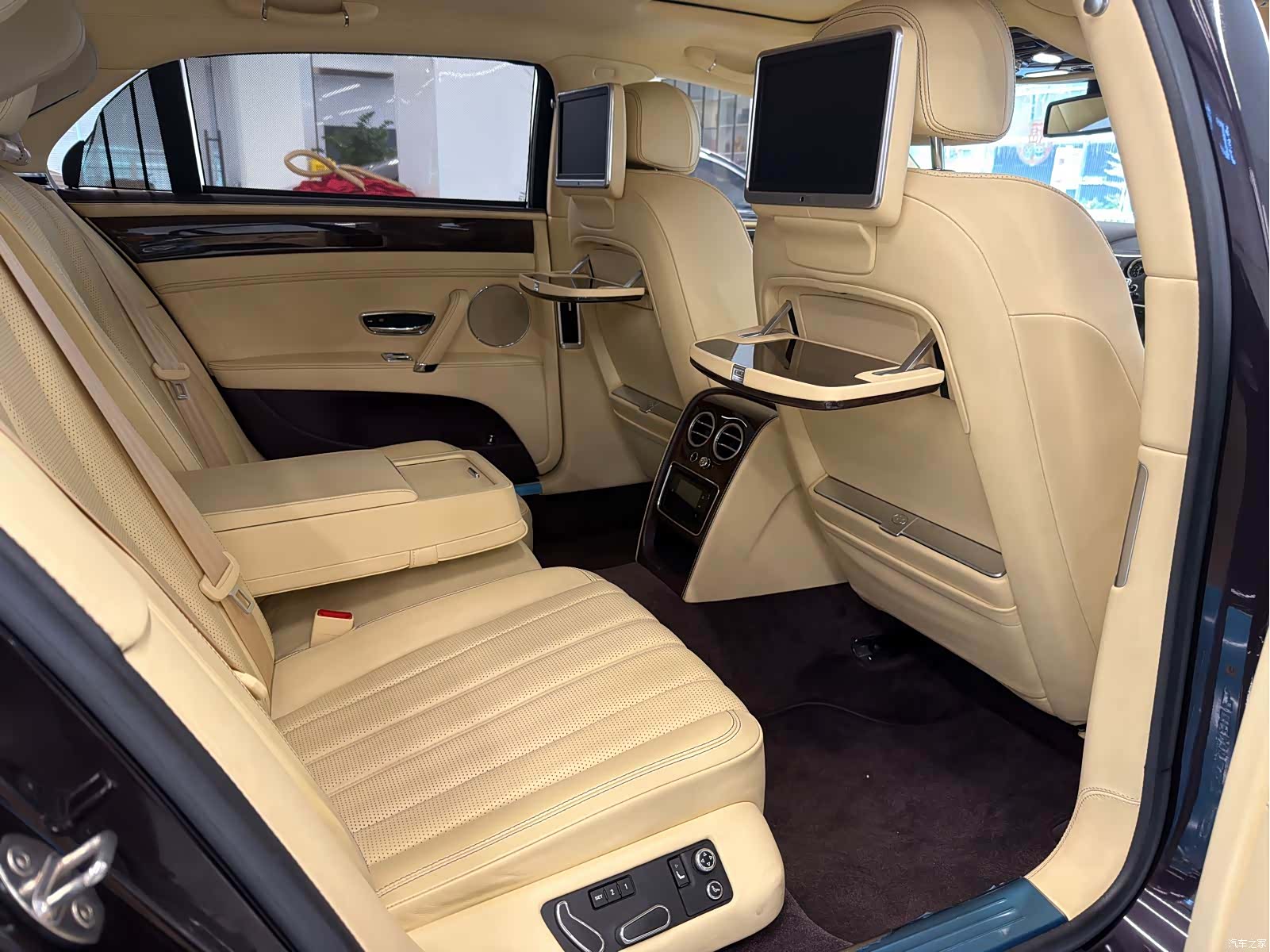 Bentley Flying Spur, 2016 8