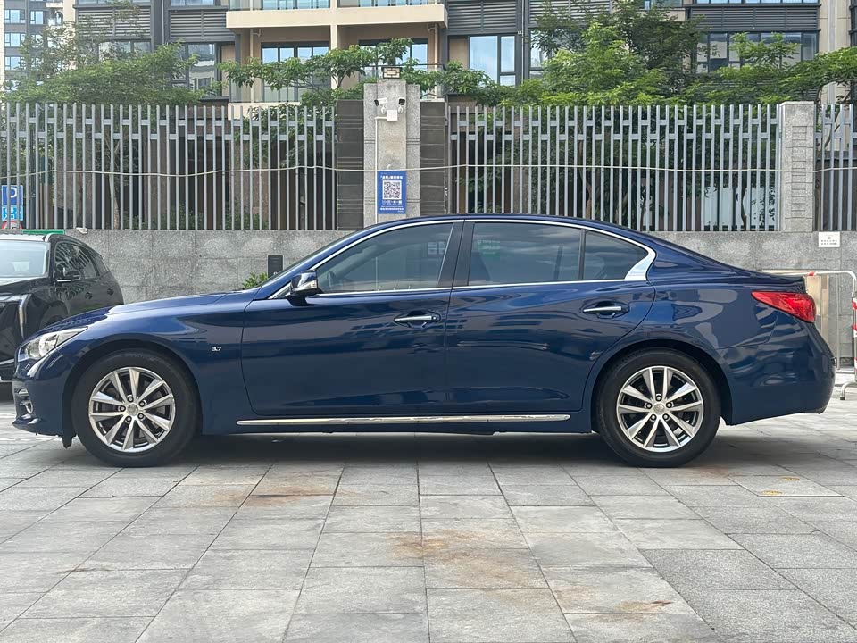 Infiniti Q50L