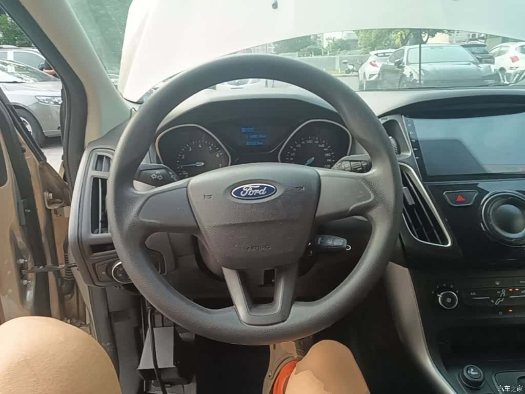 Ford Focus, 2015 7