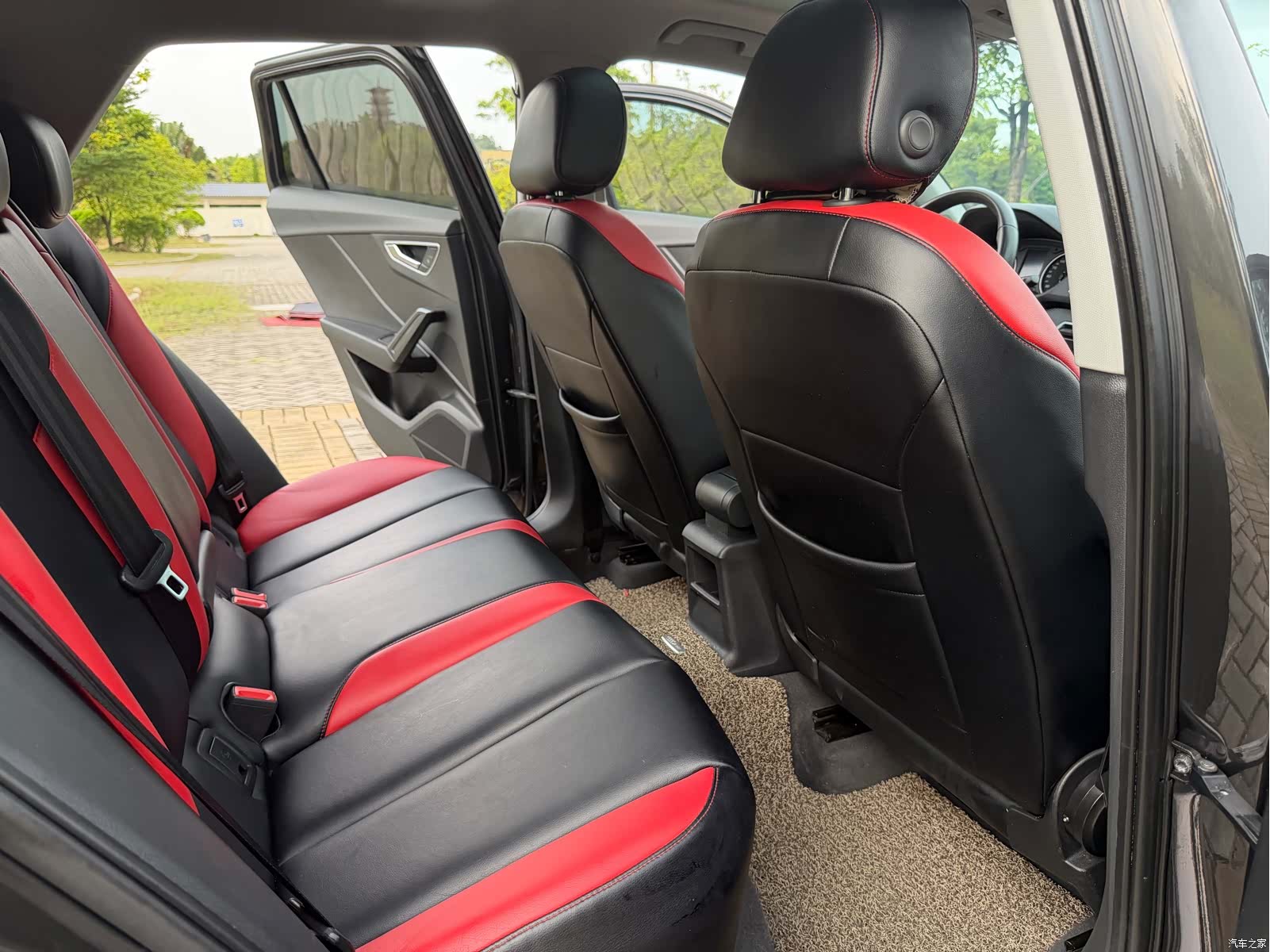 Audi Q2L, 2019 11