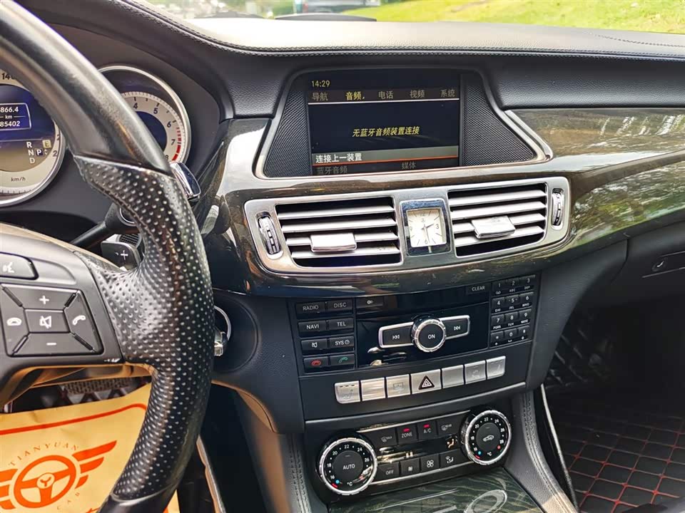 Mercedes-Benz CLS Mercedes-Benz CLS
