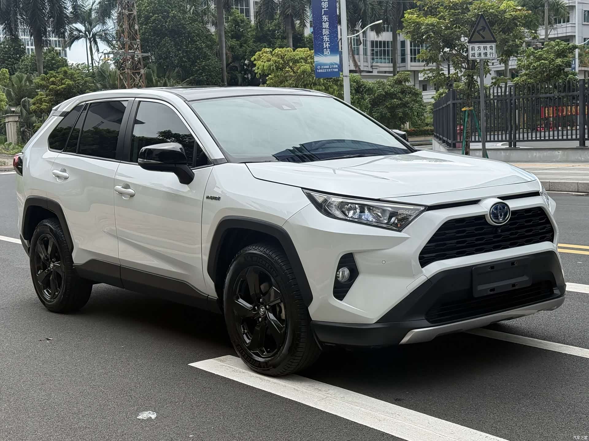 Toyota RAV4, 2022 3