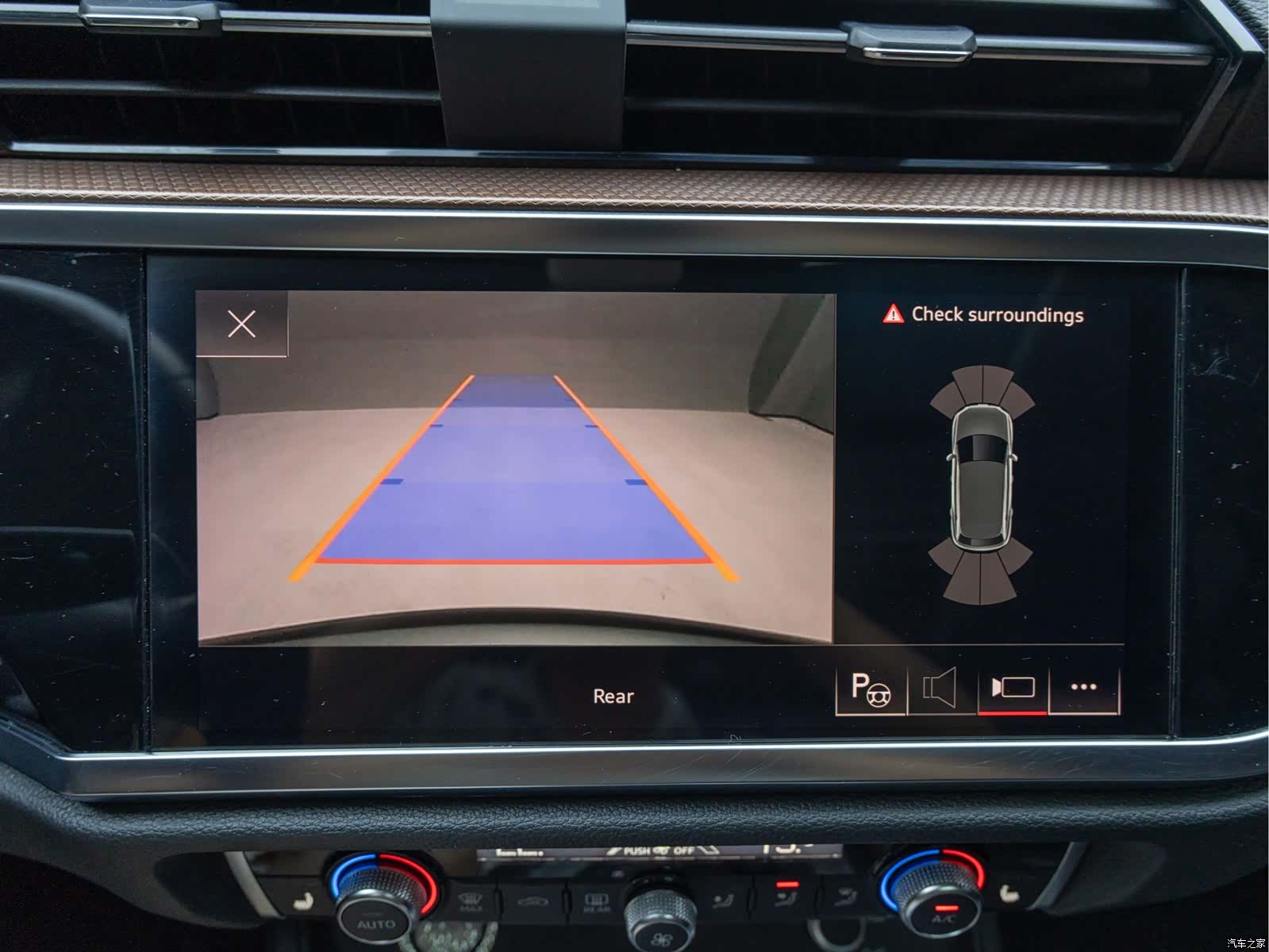 Audi Q3, 2022 11