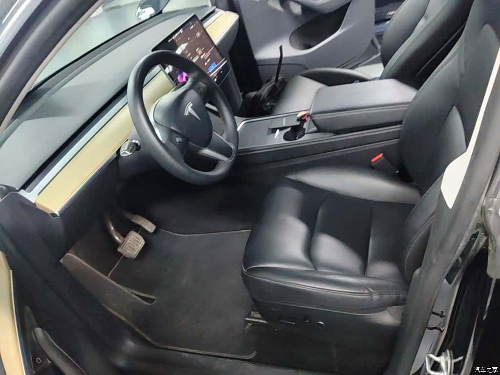 Tesla Model Y, 2023 15
