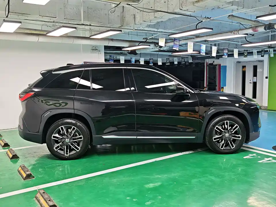 NIO ES6