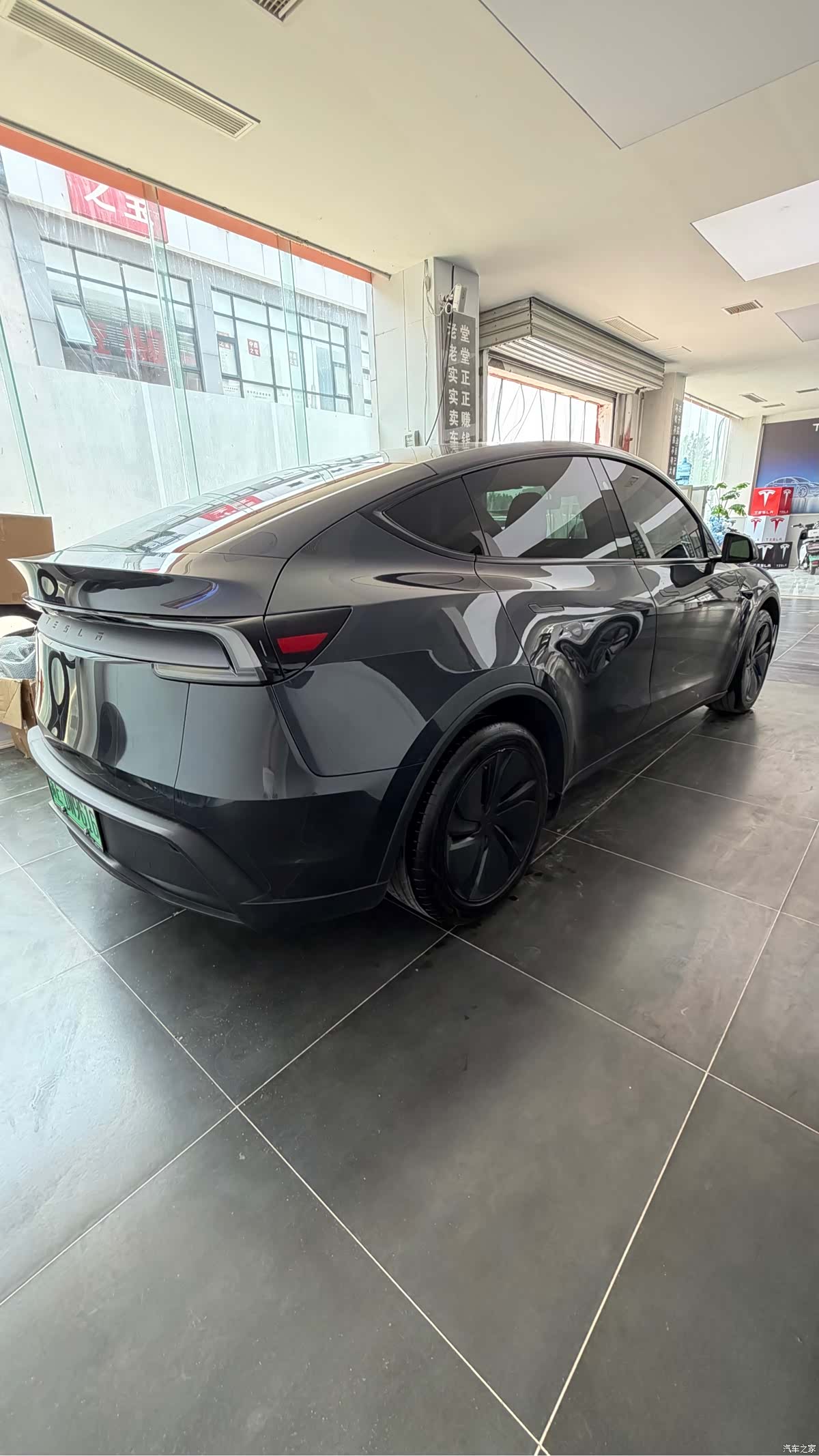 Tesla Model Y, 2025 4