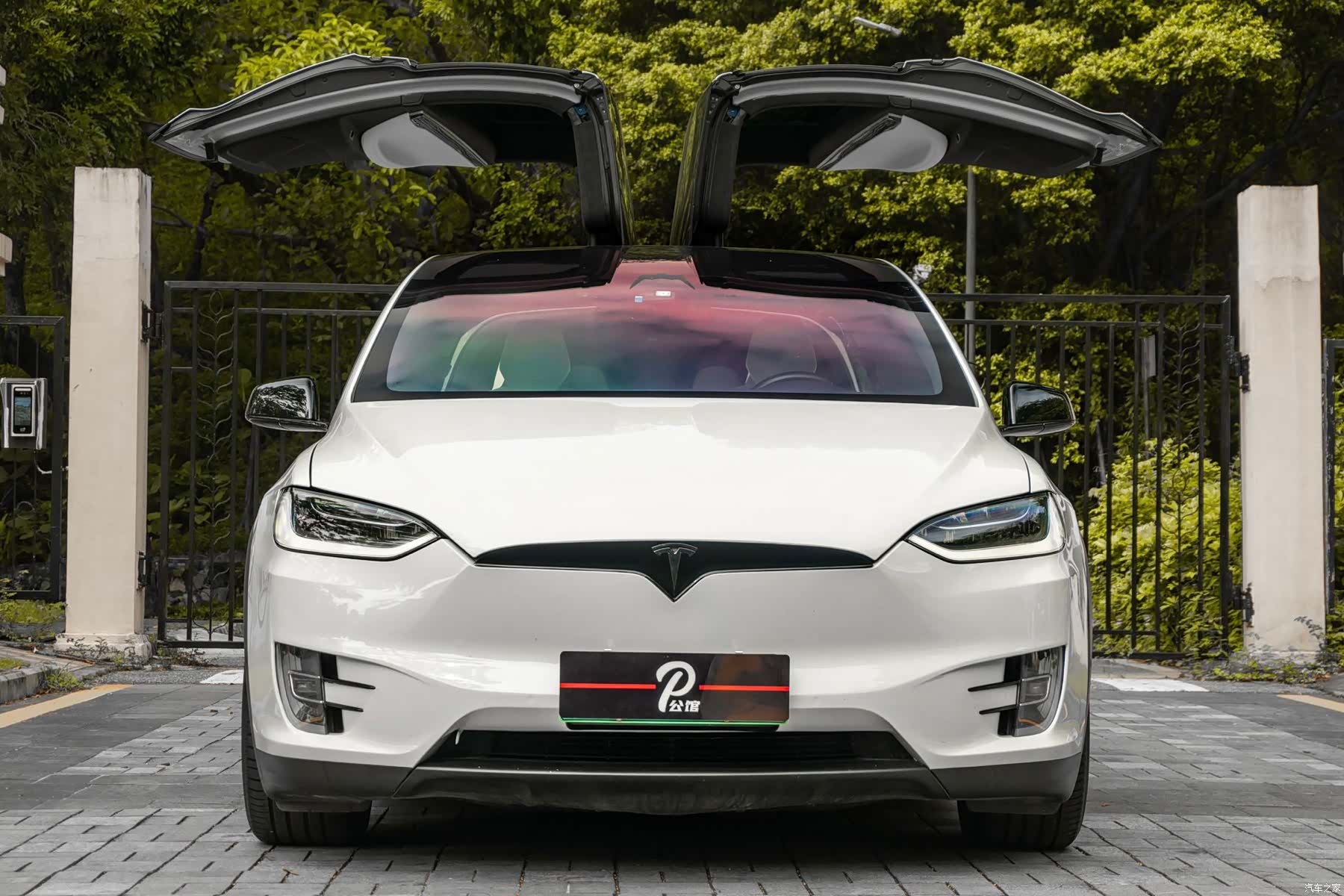 Tesla Model X, 2017 2