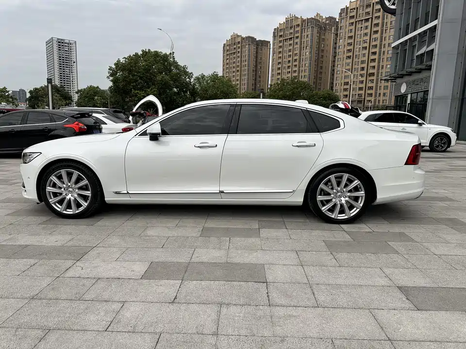 Volvo S90