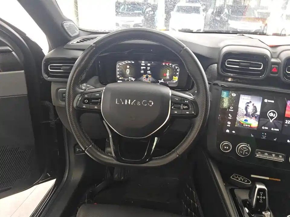 Lynk & Co 03