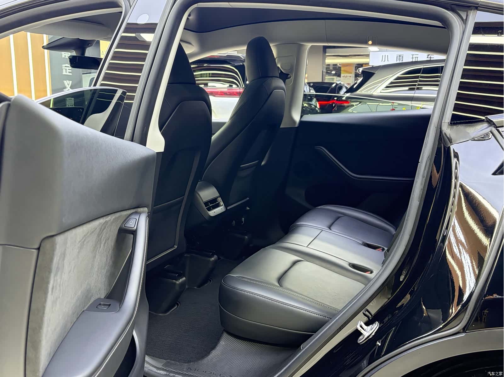 Tesla Model Y, 2023 13